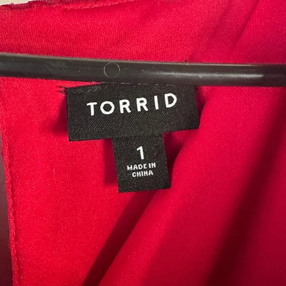 Red Torrid mid-length lace dress (F18) - Picture 4 of 4